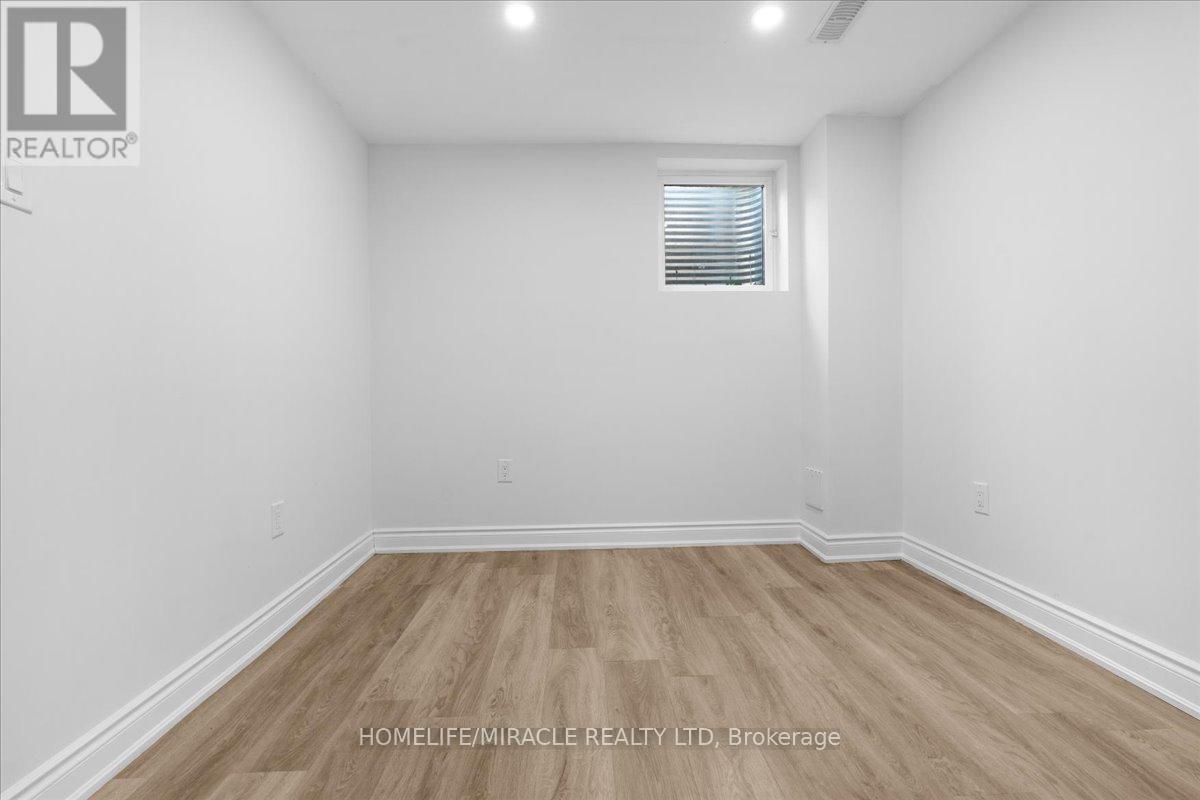 Photo 4 of 41 Horne Drive, Brampton ON