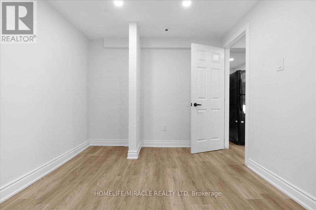 Photo 20 of 41 Horne Drive, Brampton ON