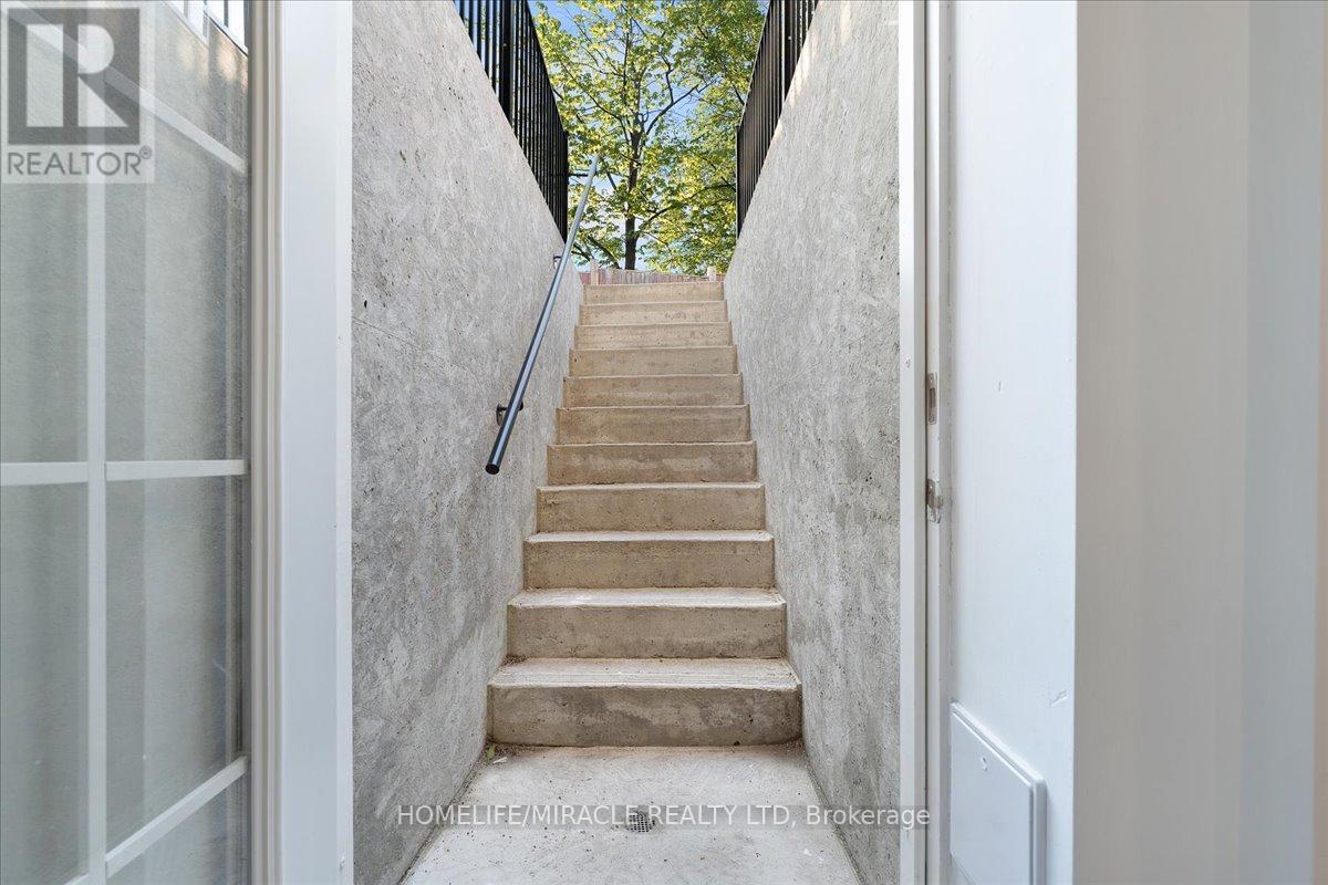 Photo 26 of 41 Horne Drive, Brampton ON