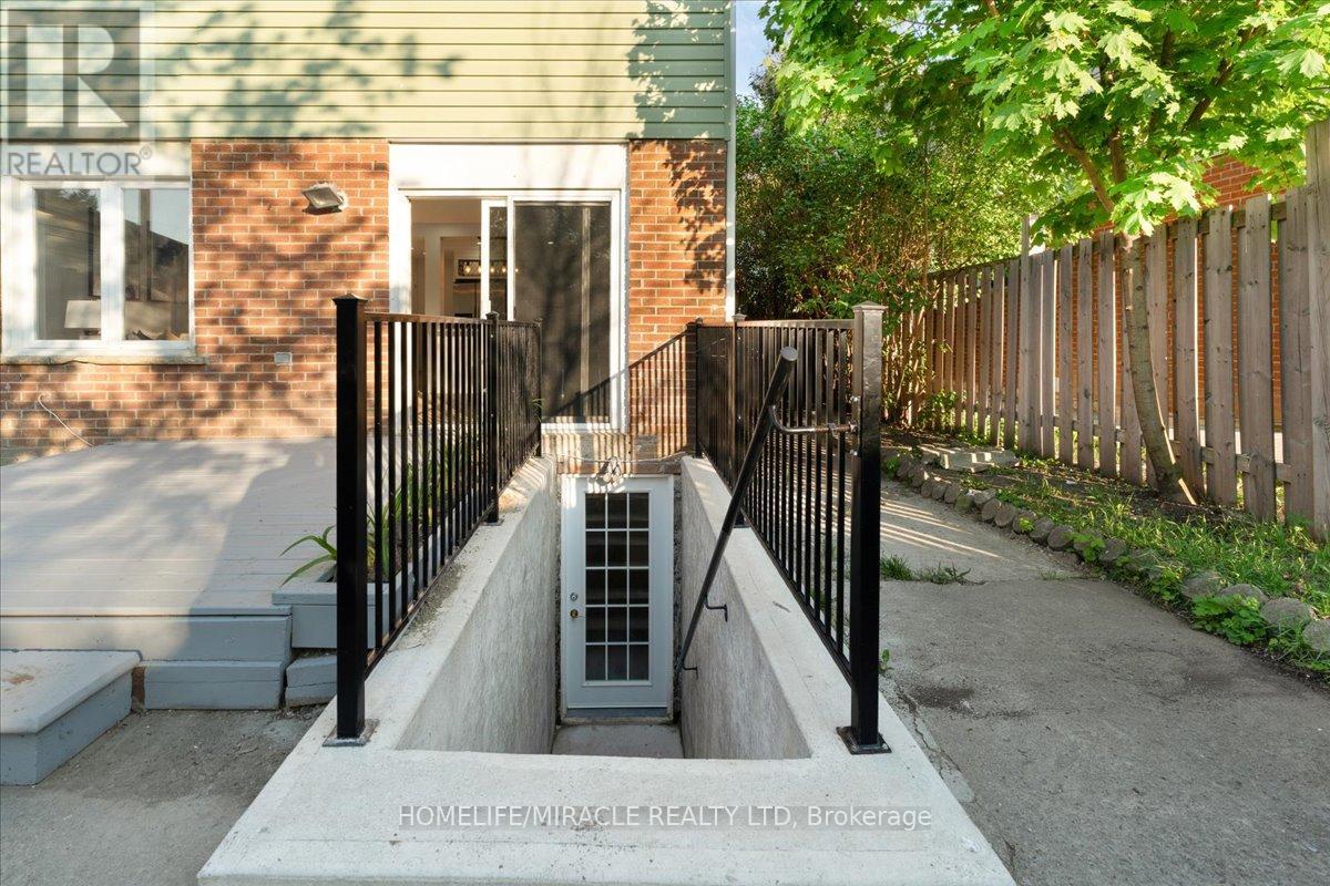Photo 33 of 41 Horne Drive, Brampton ON