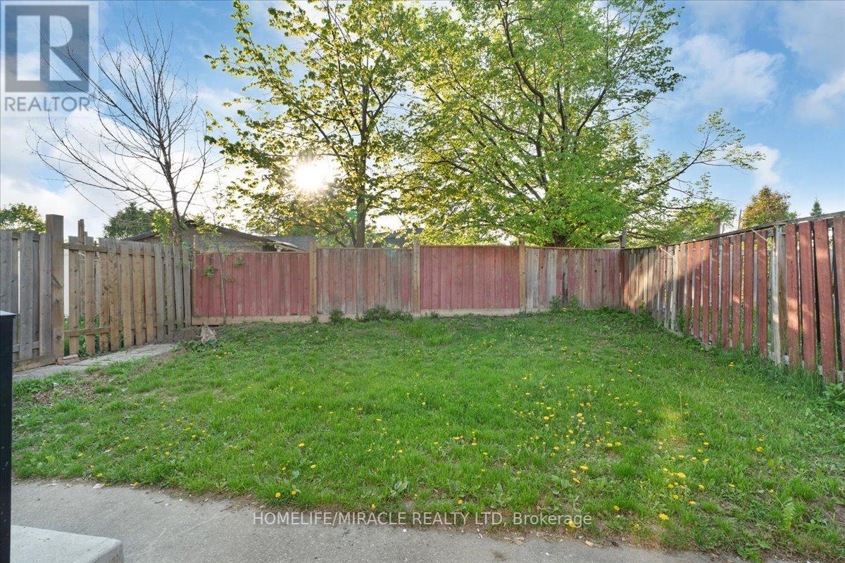 Photo 5 of 41 Horne Drive, Brampton ON
