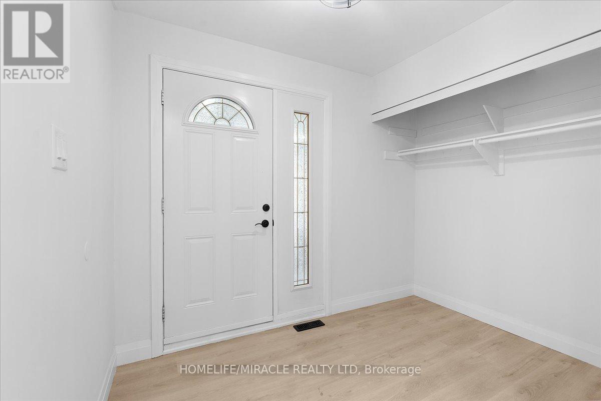 Photo 16 of 41 Horne Drive, Brampton ON