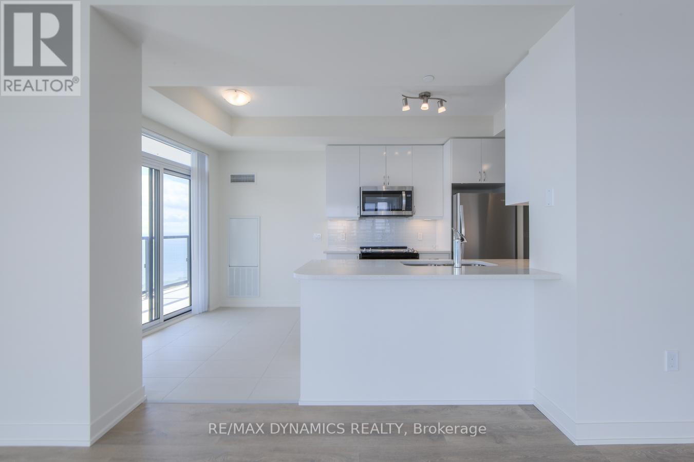 Photo 17 of 5002 38 Annie Craig Drive S, Toronto ON