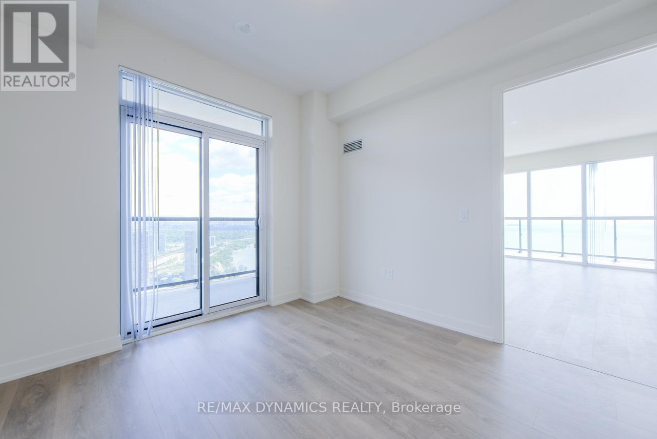 Photo 26 of 5002 38 Annie Craig Drive S, Toronto ON