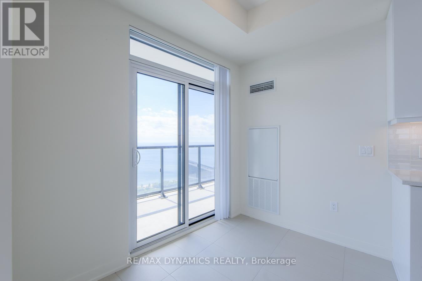 Photo 27 of 5002 38 Annie Craig Drive S, Toronto ON