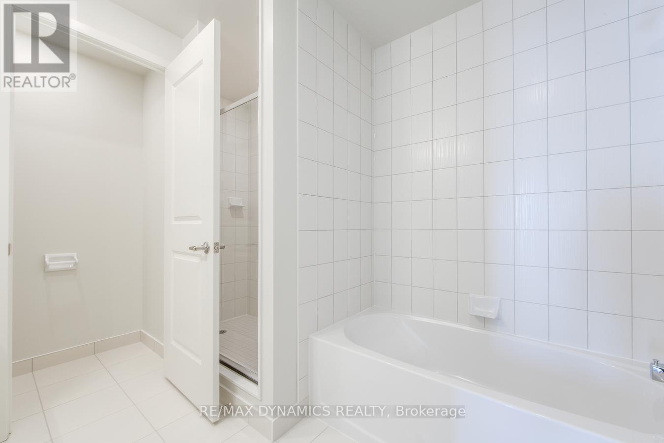 Photo 33 of 5002 38 Annie Craig Drive S, Toronto ON