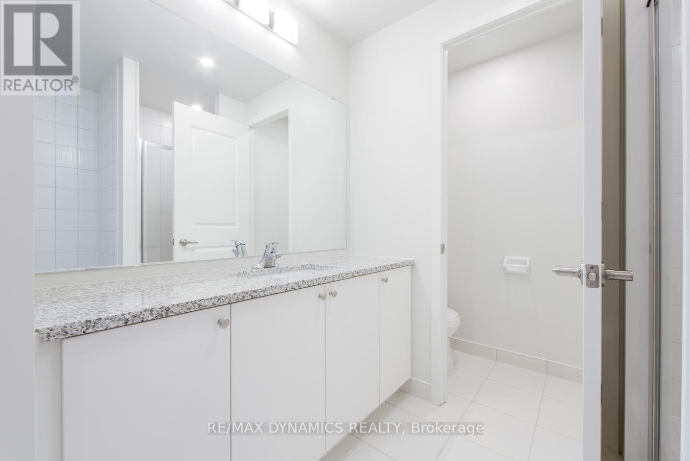 Photo 31 of 5002 38 Annie Craig Drive S, Toronto ON