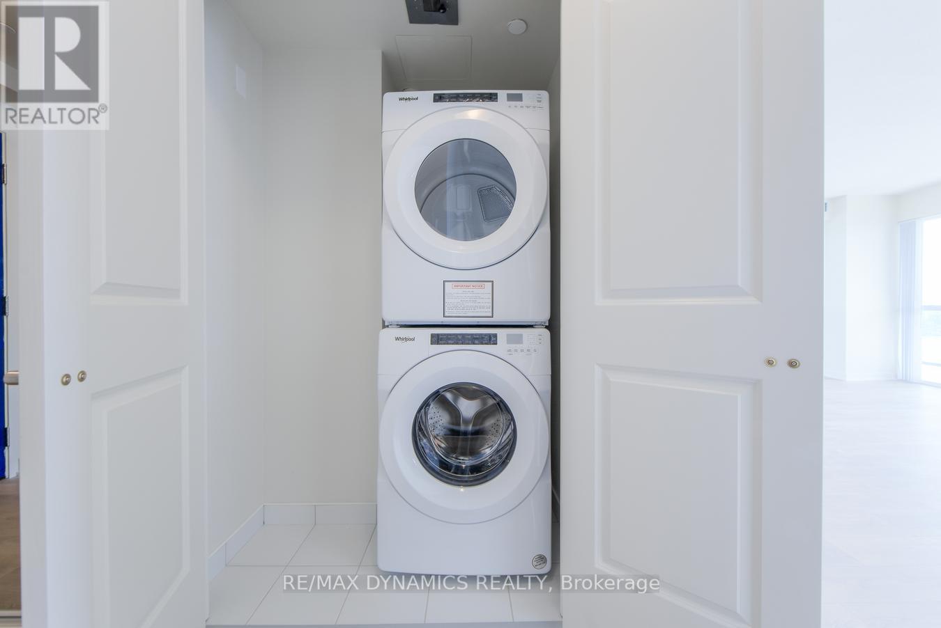 Photo 37 of 5002 38 Annie Craig Drive S, Toronto ON
