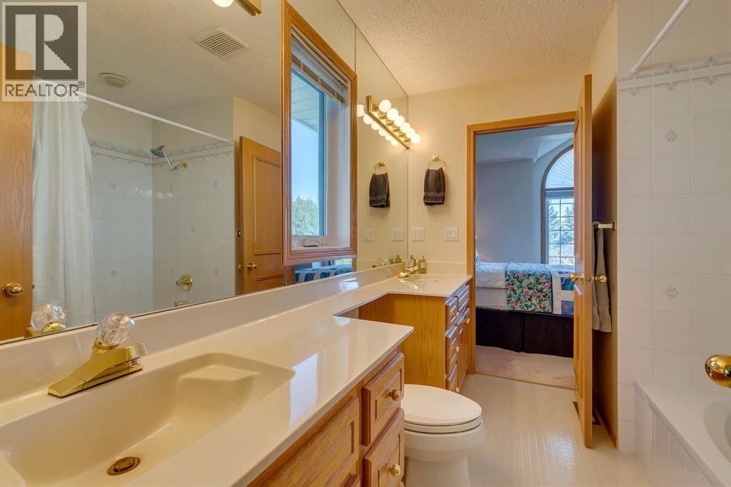 Photo 24 of 1517 Evergreen Hill Sw, Calgary AB