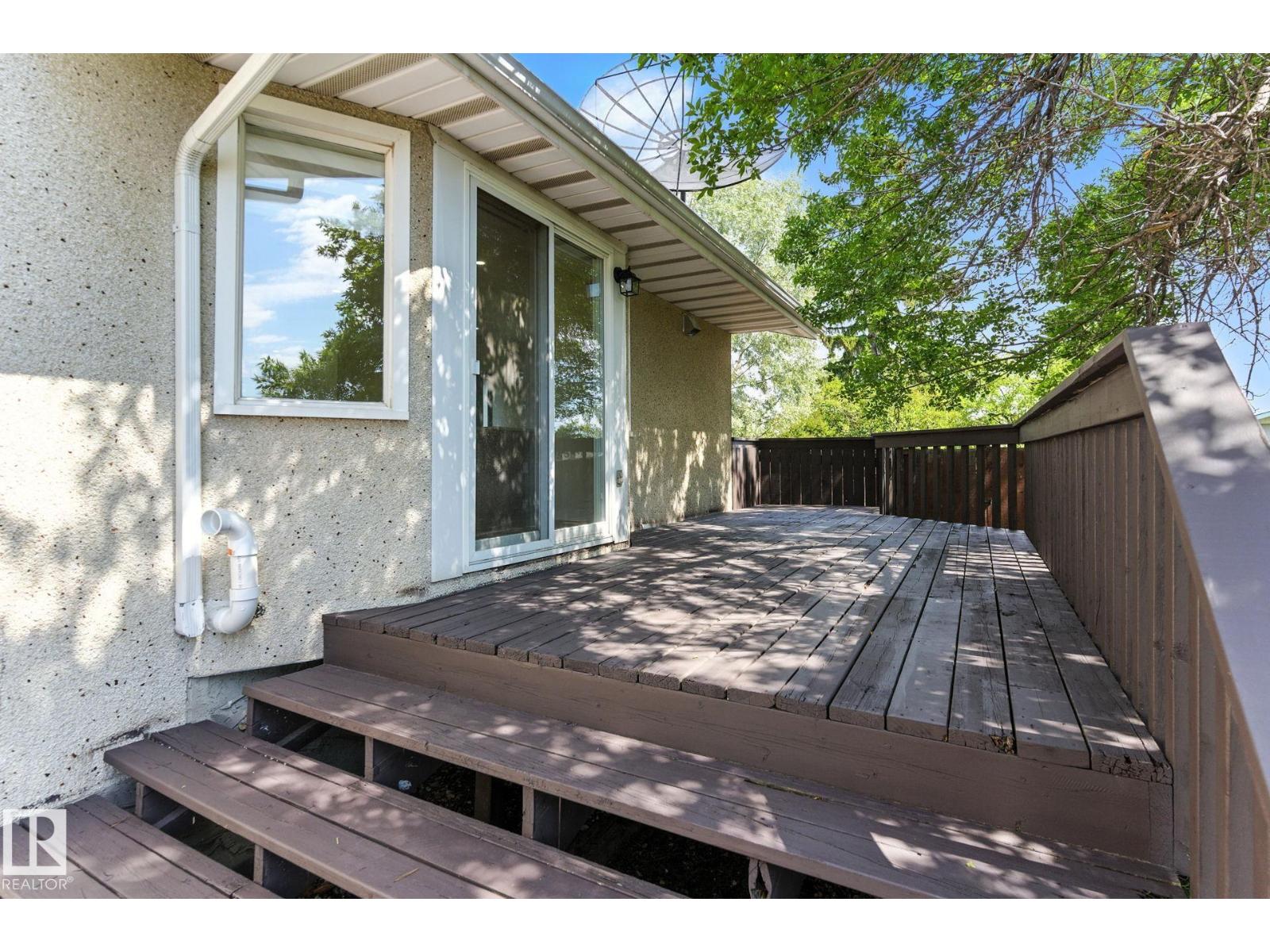 Photo 10 of 2011 89 St Nw, Edmonton AB