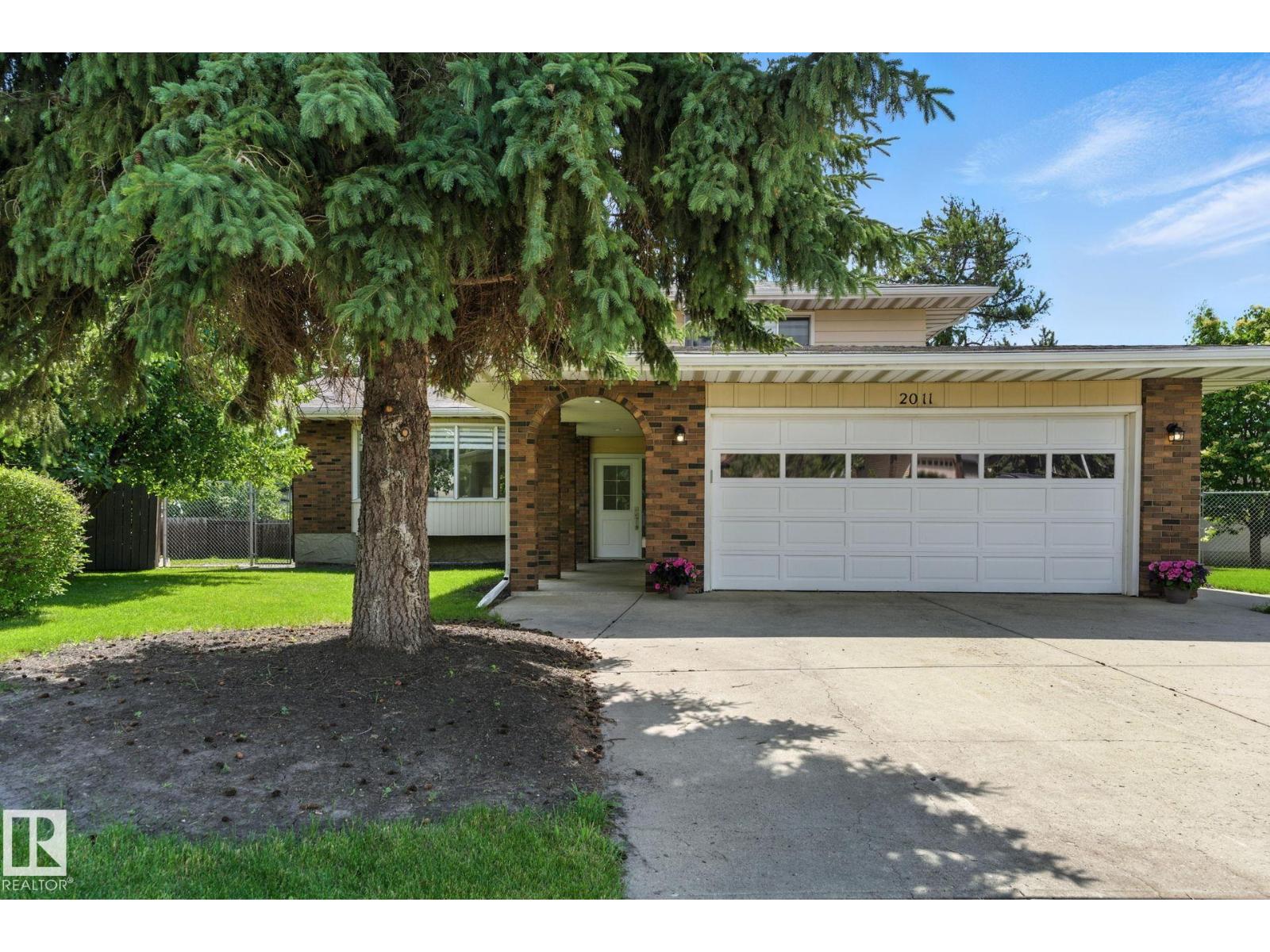 Photo 4 of 2011 89 St Nw, Edmonton AB