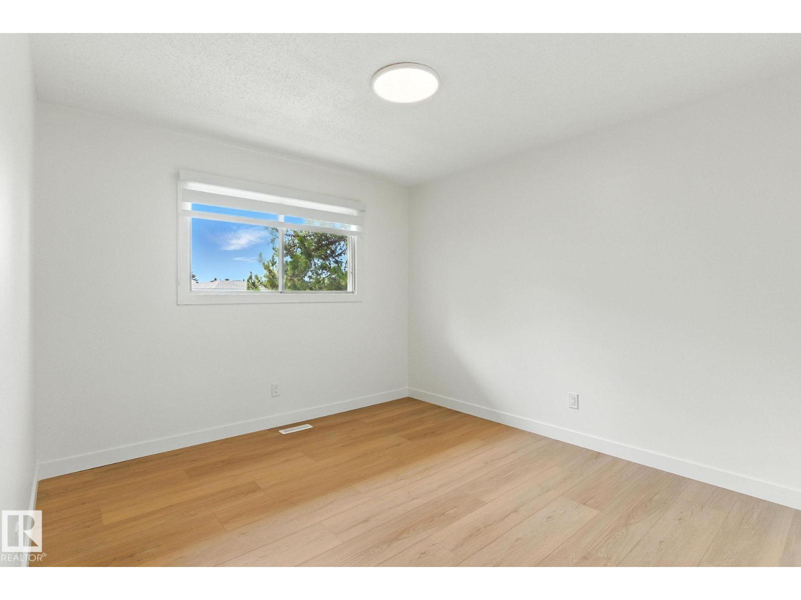 Photo 32 of 2011 89 St Nw, Edmonton AB