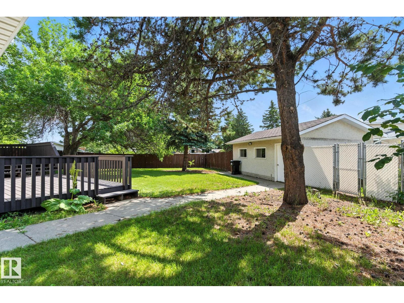 Photo 7 of 2011 89 St Nw, Edmonton AB