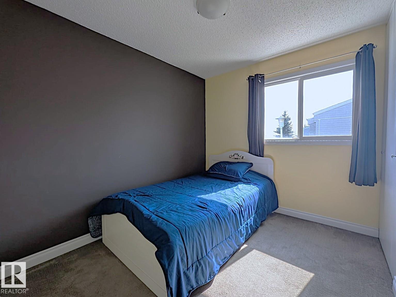 Photo 11 of 61 Mcleod Pl Nw, Edmonton AB