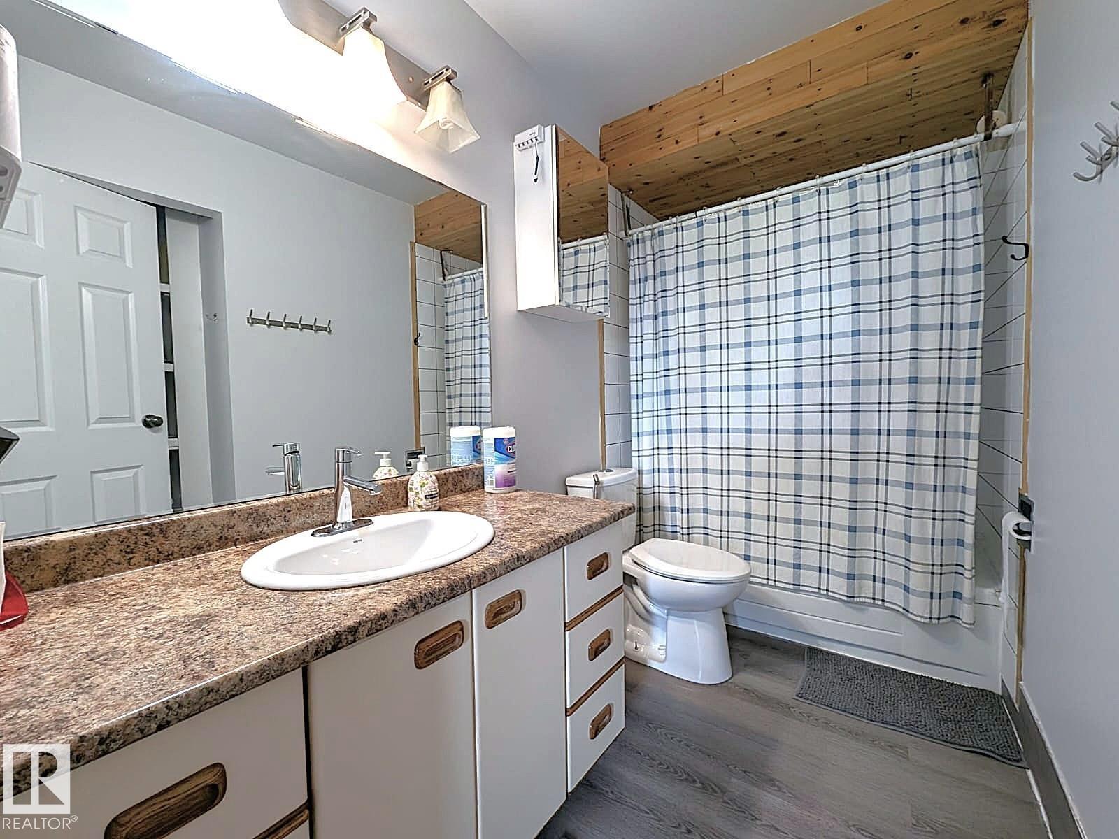 Photo 6 of 61 Mcleod Pl Nw, Edmonton AB
