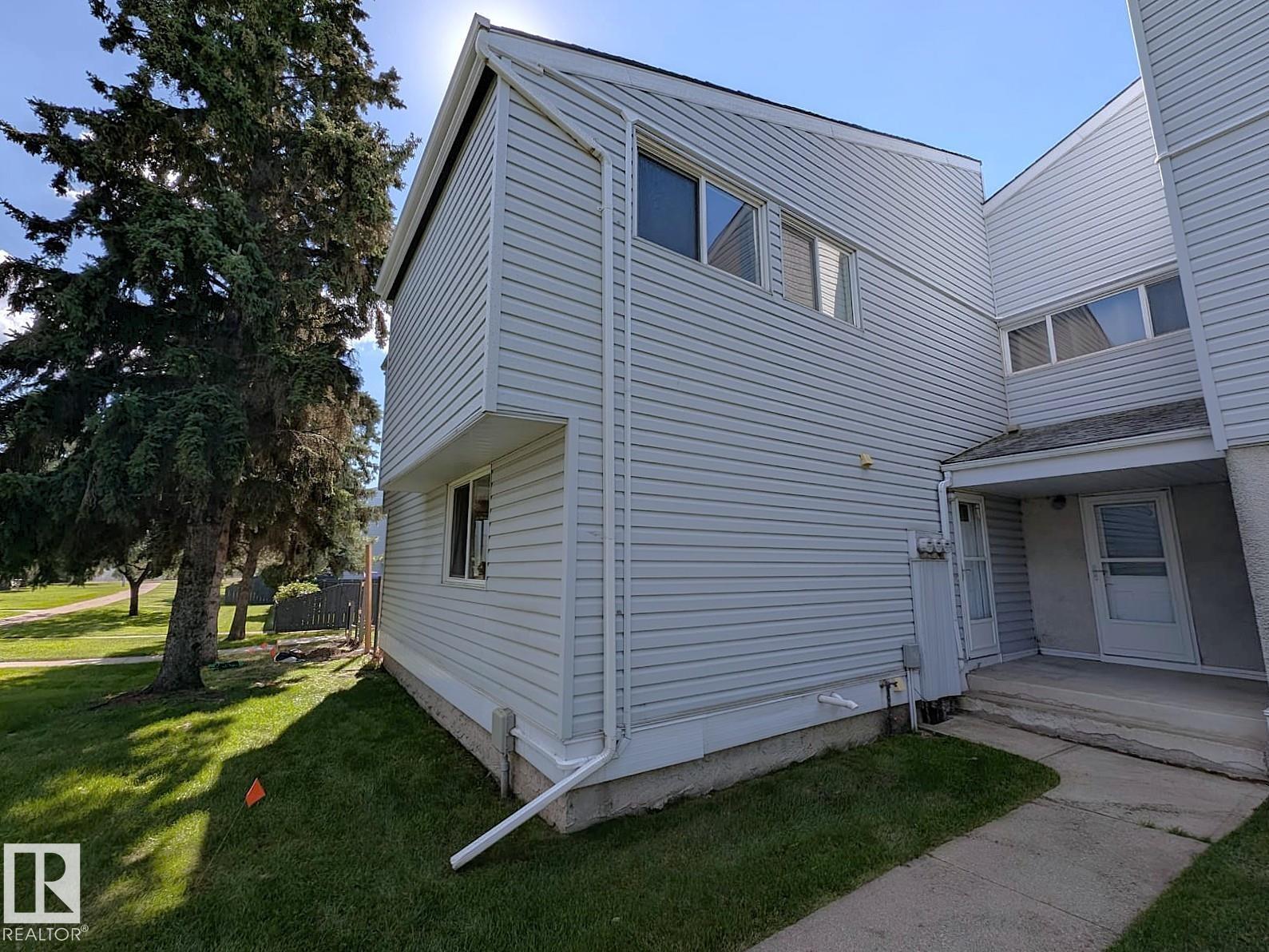 Photo 15 of 61 Mcleod Pl Nw, Edmonton AB