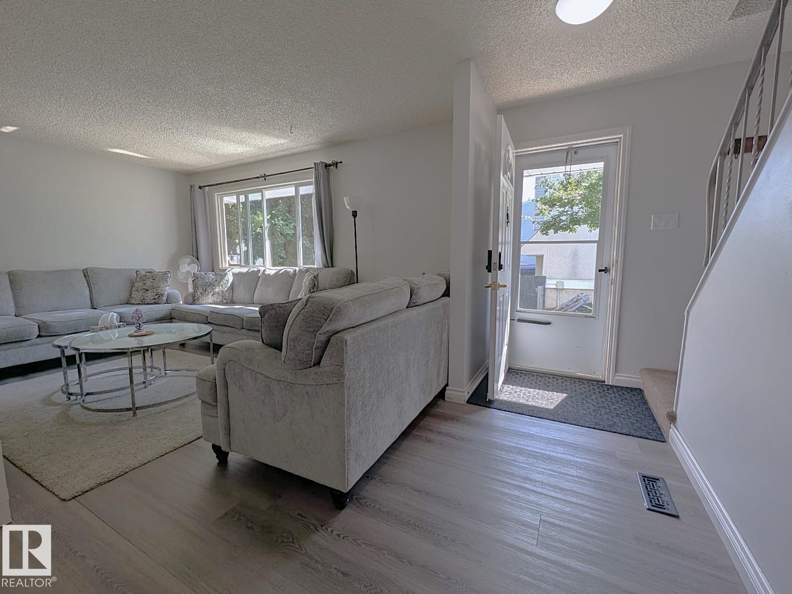 Photo 18 of 61 Mcleod Pl Nw, Edmonton AB