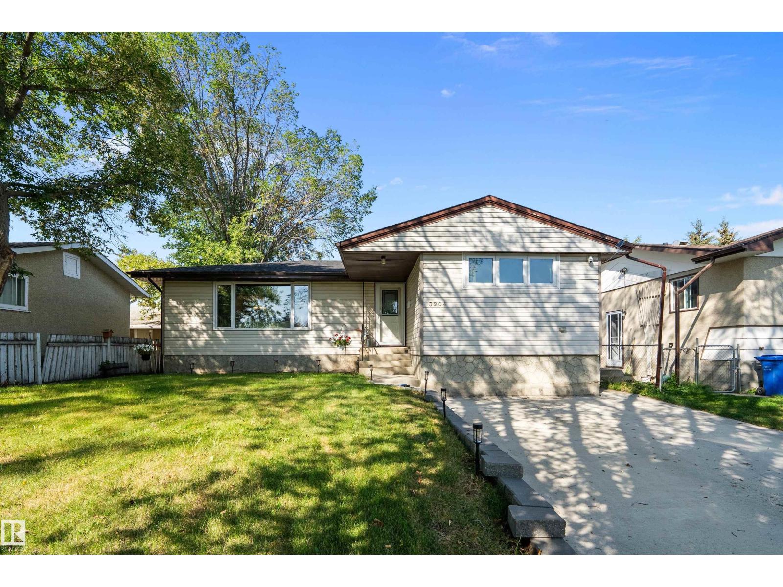 Photo 35 of 3904 53 St, Wetaskiwin AB