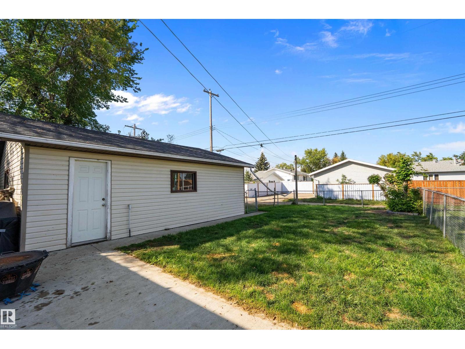 Photo 4 of 3904 53 St, Wetaskiwin AB