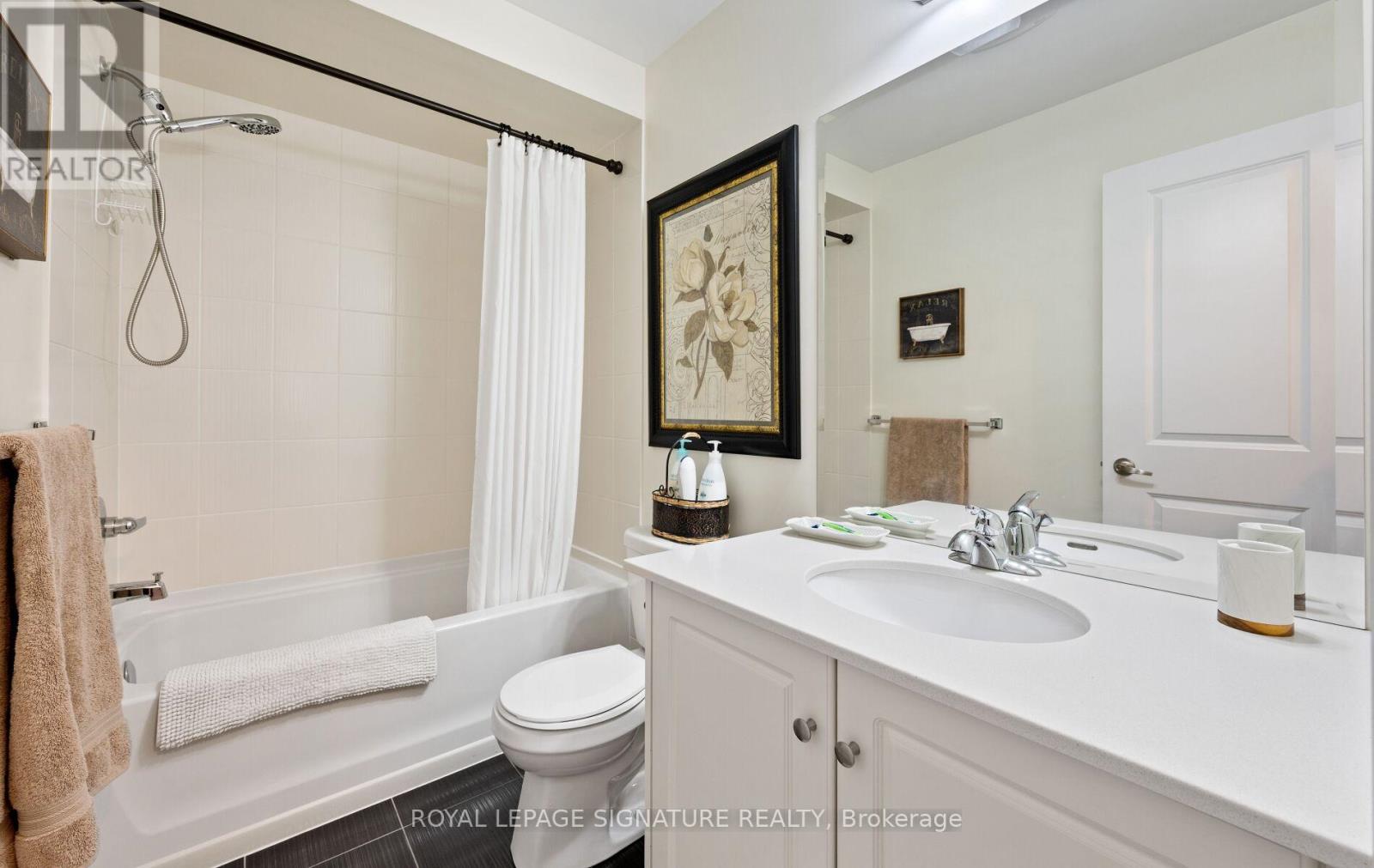 Photo 2 of 54 Cannery Drive, Niagaraonthelake ON