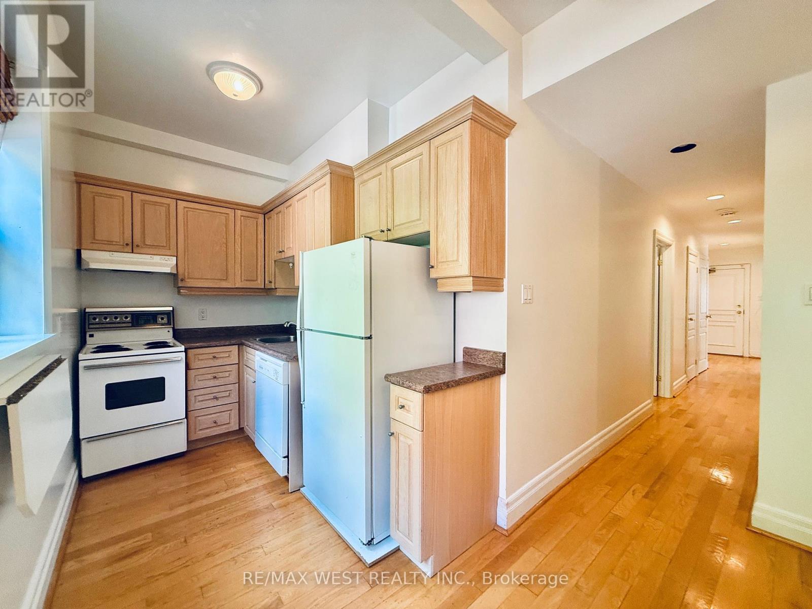 Photo 6 of 1 12 Foxbar Road, Toronto ON