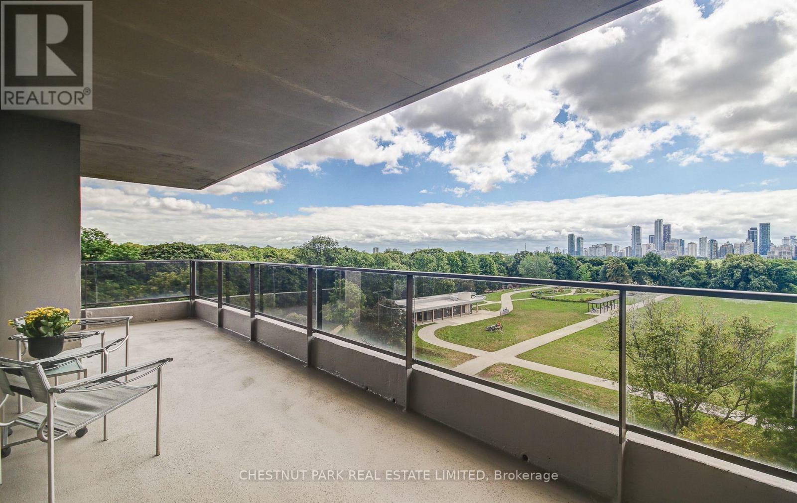 Photo 4 of 704 05 10 Avoca Avenue, Toronto ON