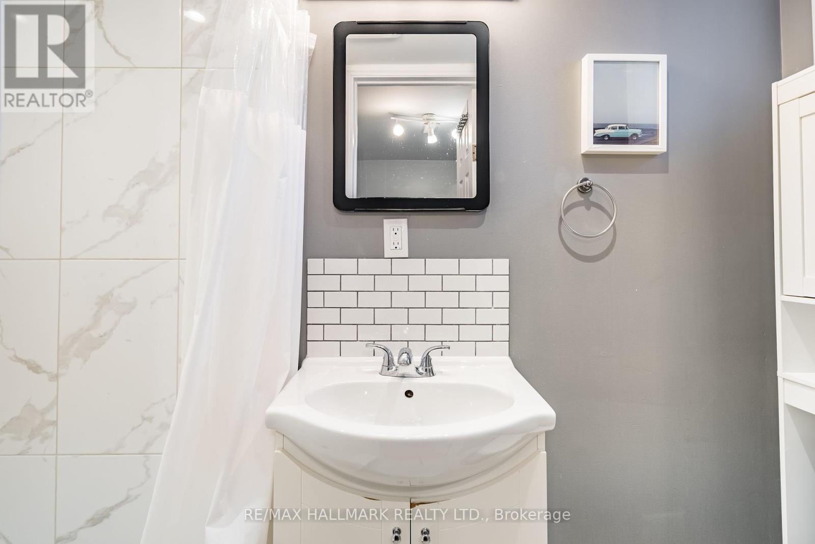 Photo 1 of 4 14 Innes Avenue, Toronto ON