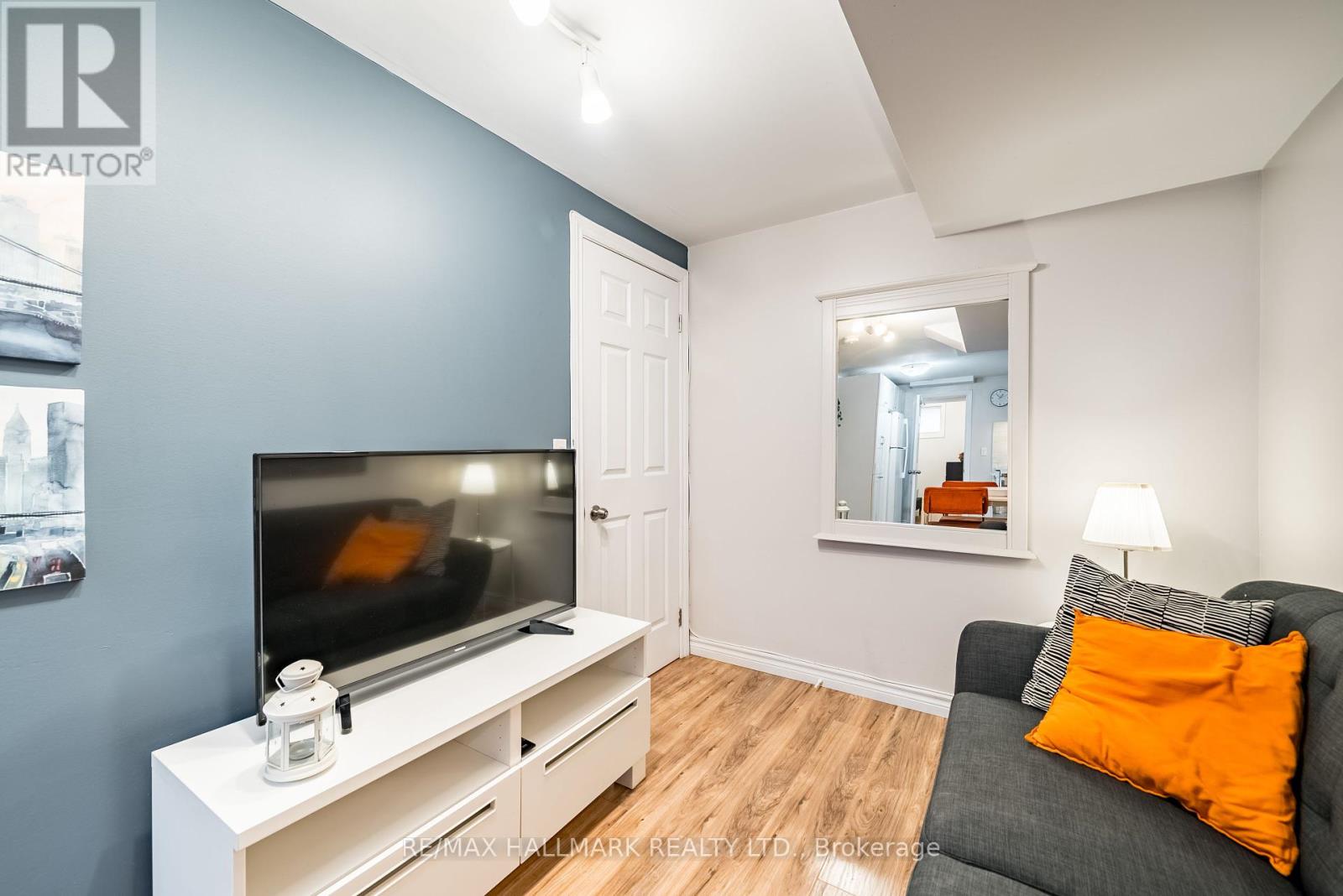 Photo 9 of 4 14 Innes Avenue, Toronto ON