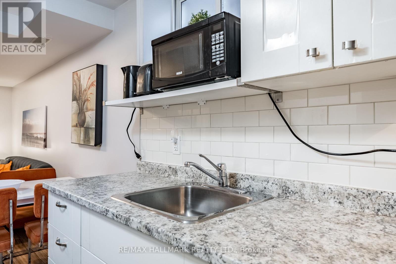 Photo 7 of 4 14 Innes Avenue, Toronto ON