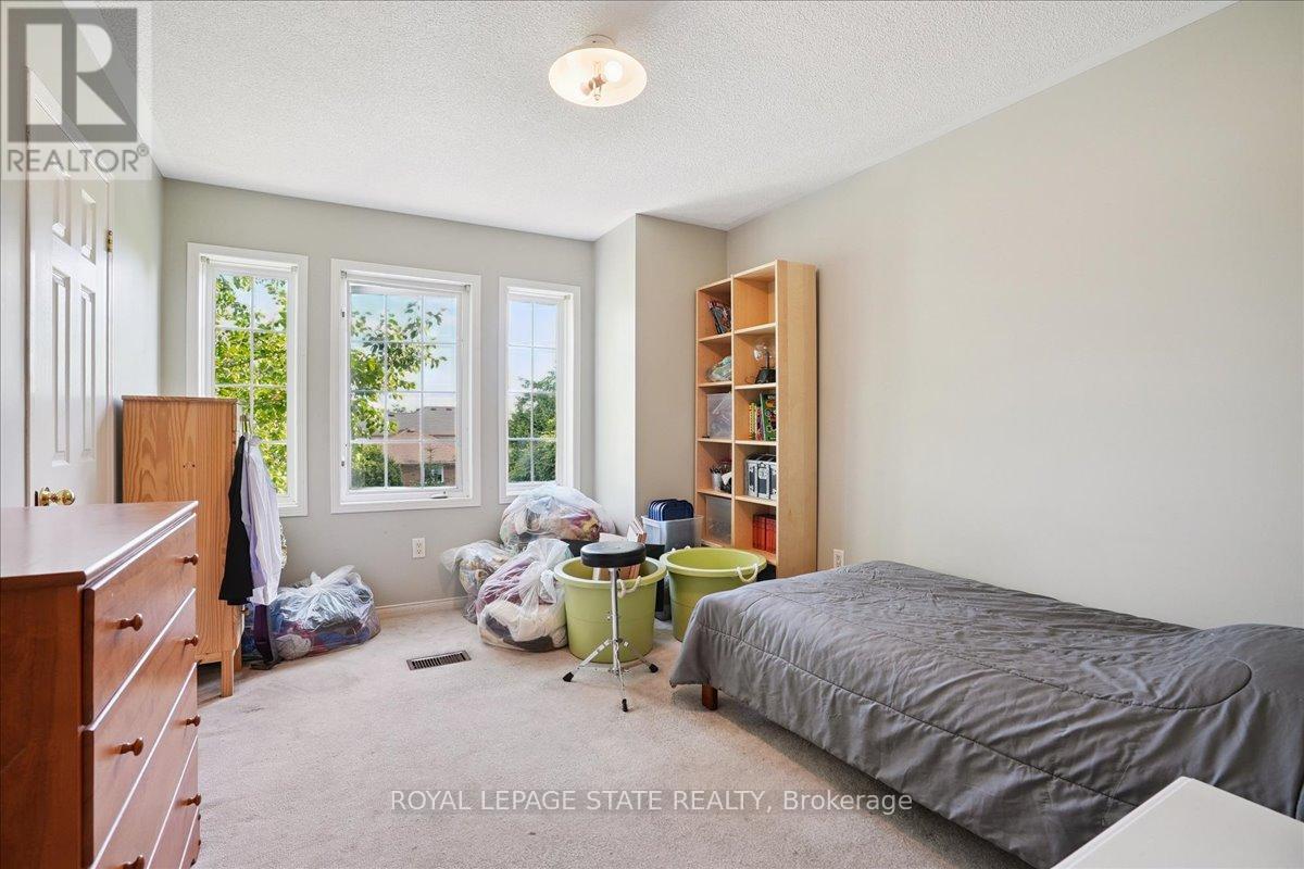 Photo 28 of 70 Moore Crescent, Hamilton ON