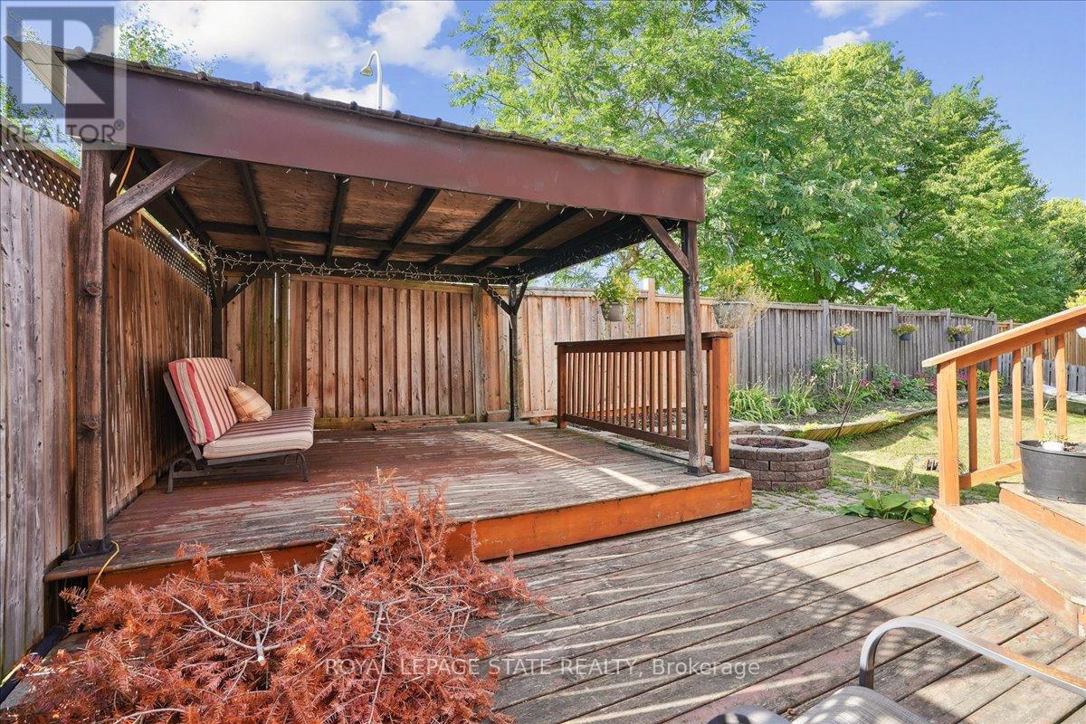 Photo 8 of 70 Moore Crescent, Hamilton ON