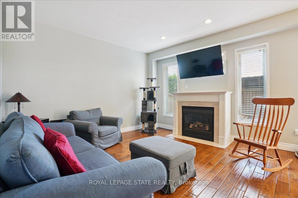 Photo 19 of 70 Moore Crescent, Hamilton ON