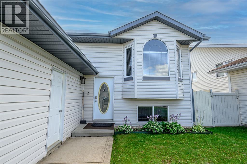 Photo 3 of 10527 119 Avenue, Grande Prairie AB