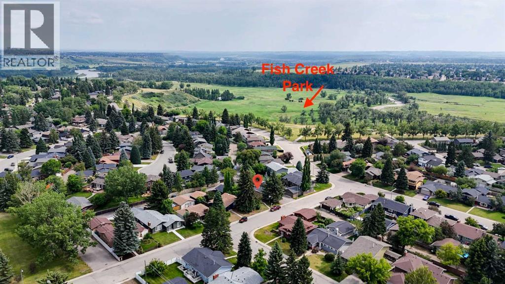 Photo 2 of 956 Parkvalley Way Se, Calgary AB