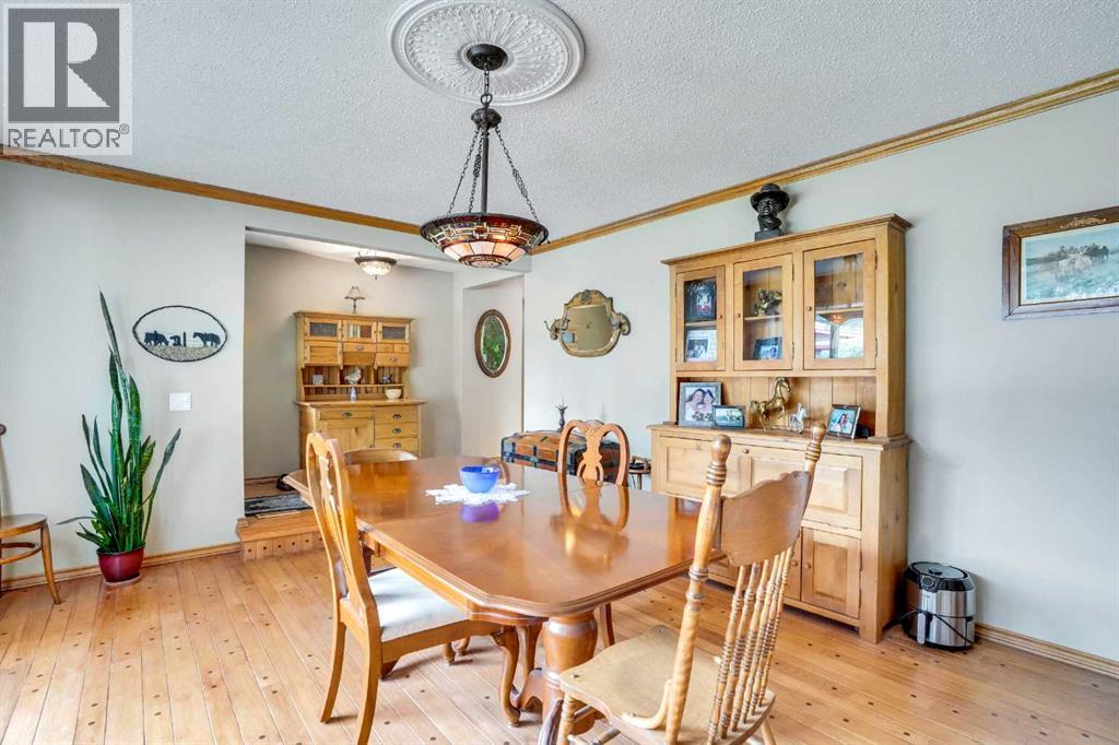 Photo 5 of 956 Parkvalley Way Se, Calgary AB