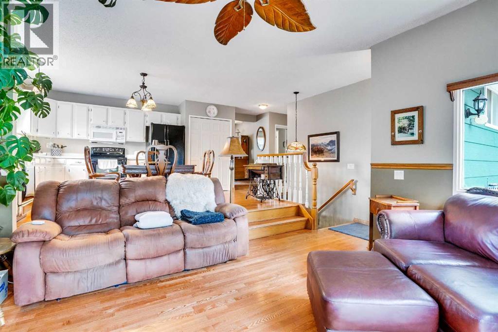 Photo 18 of 956 Parkvalley Way Se, Calgary AB