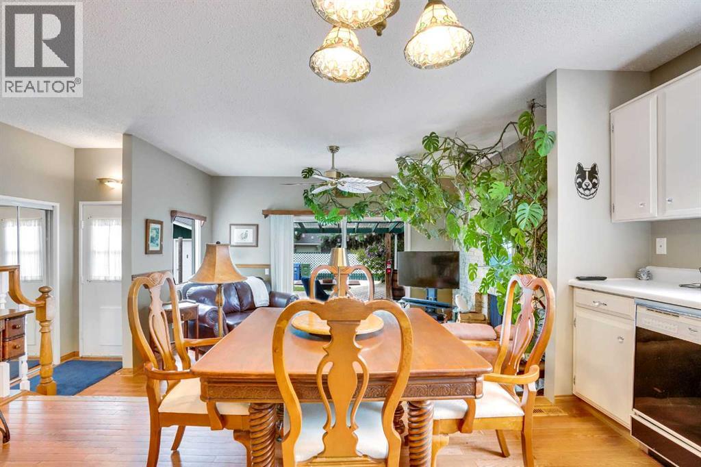 Photo 13 of 956 Parkvalley Way Se, Calgary AB