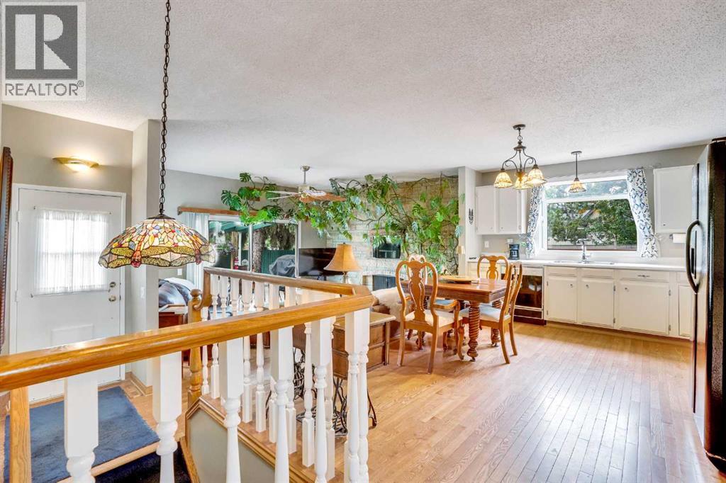 Photo 14 of 956 Parkvalley Way Se, Calgary AB