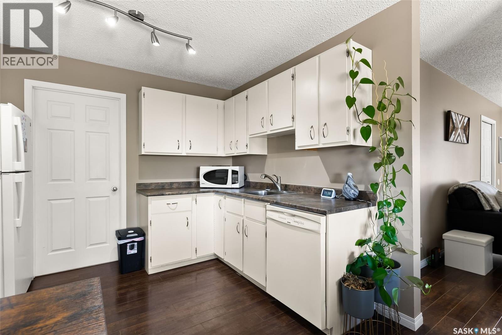 Photo 5 of 7323 Dalgliesh Drive, Regina SK