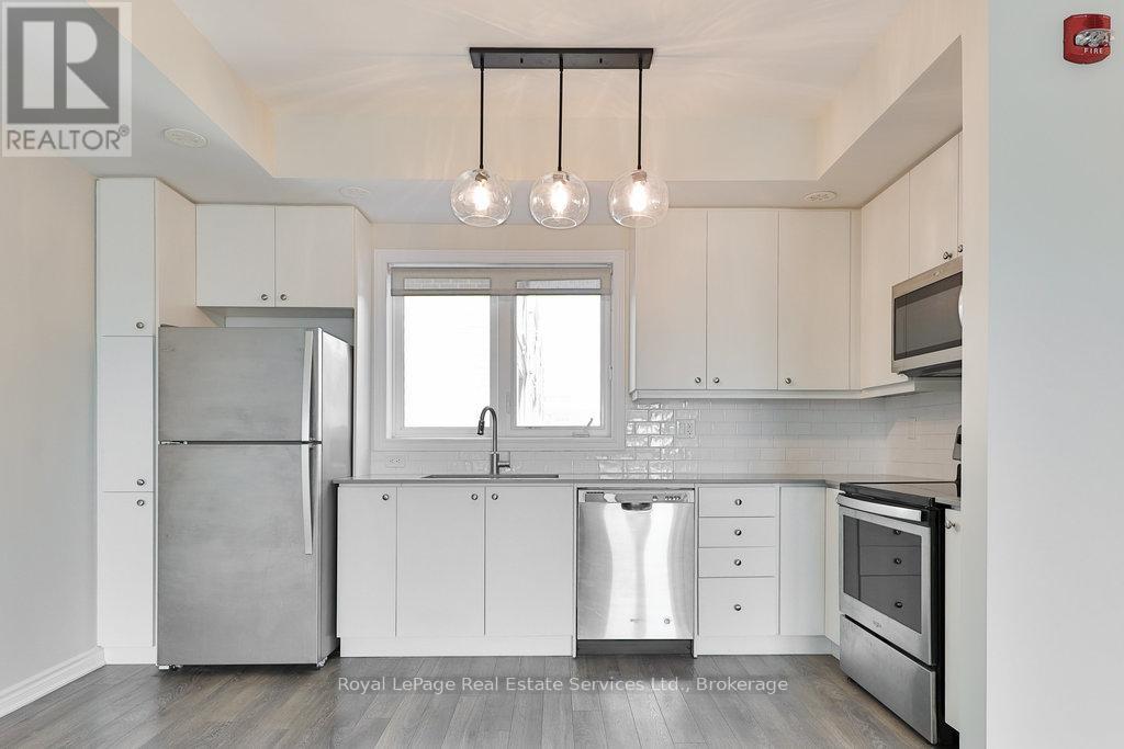 Photo 27 of 14 3580 Lake Shore Boulevard W, Toronto ON