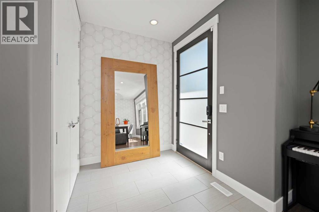 Photo 10 of 1240 19 Avenue Nw, Calgary AB