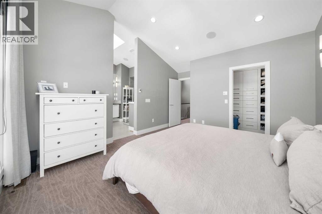 Photo 6 of 1240 19 Avenue Nw, Calgary AB