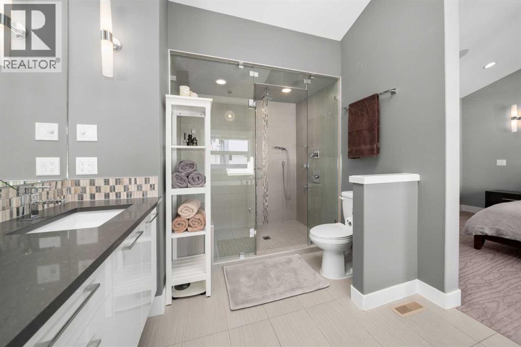 Photo 4 of 1240 19 Avenue Nw, Calgary AB