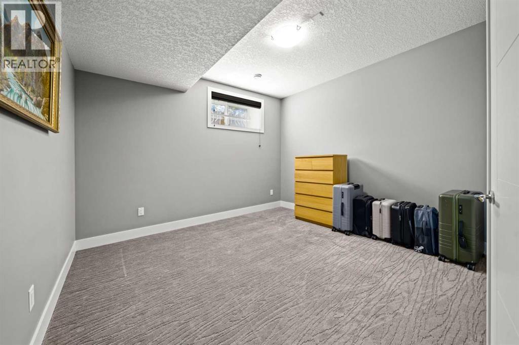 Photo 15 of 1240 19 Avenue Nw, Calgary AB