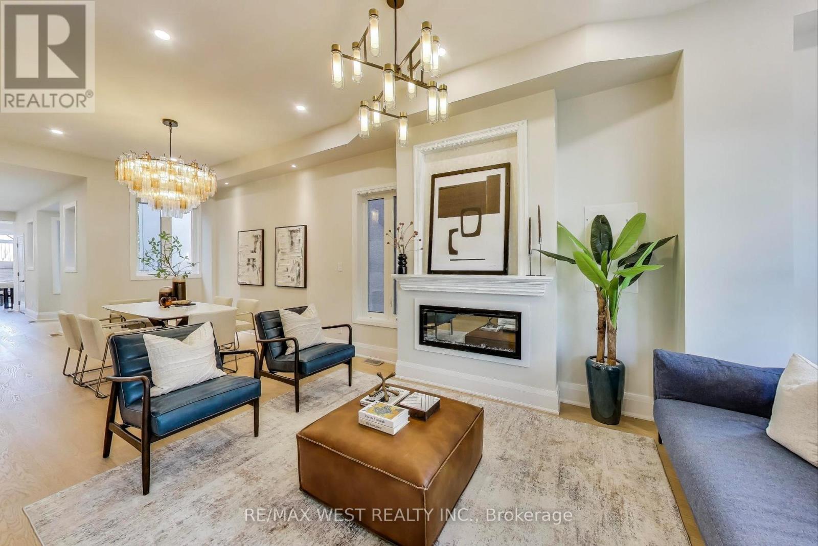 Photo 3 of 21 Rolyat Street, Toronto ON