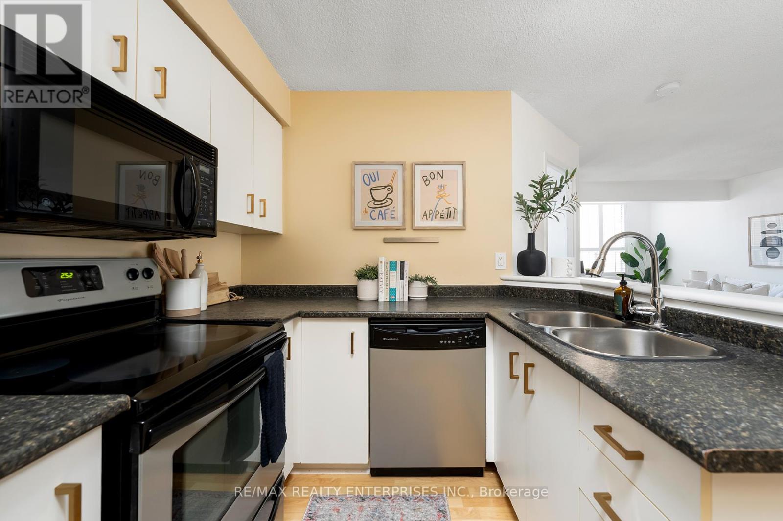 Photo 14 of 610 25 Grenville Street, Toronto ON