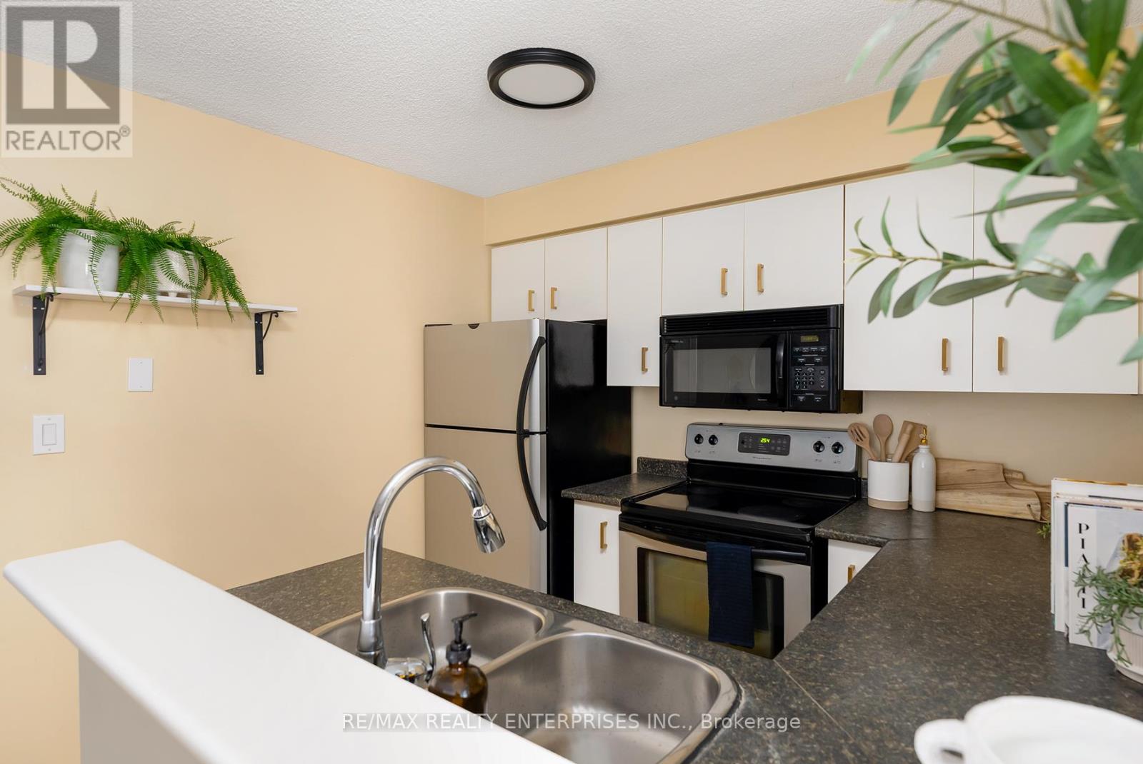 Photo 21 of 610 25 Grenville Street, Toronto ON
