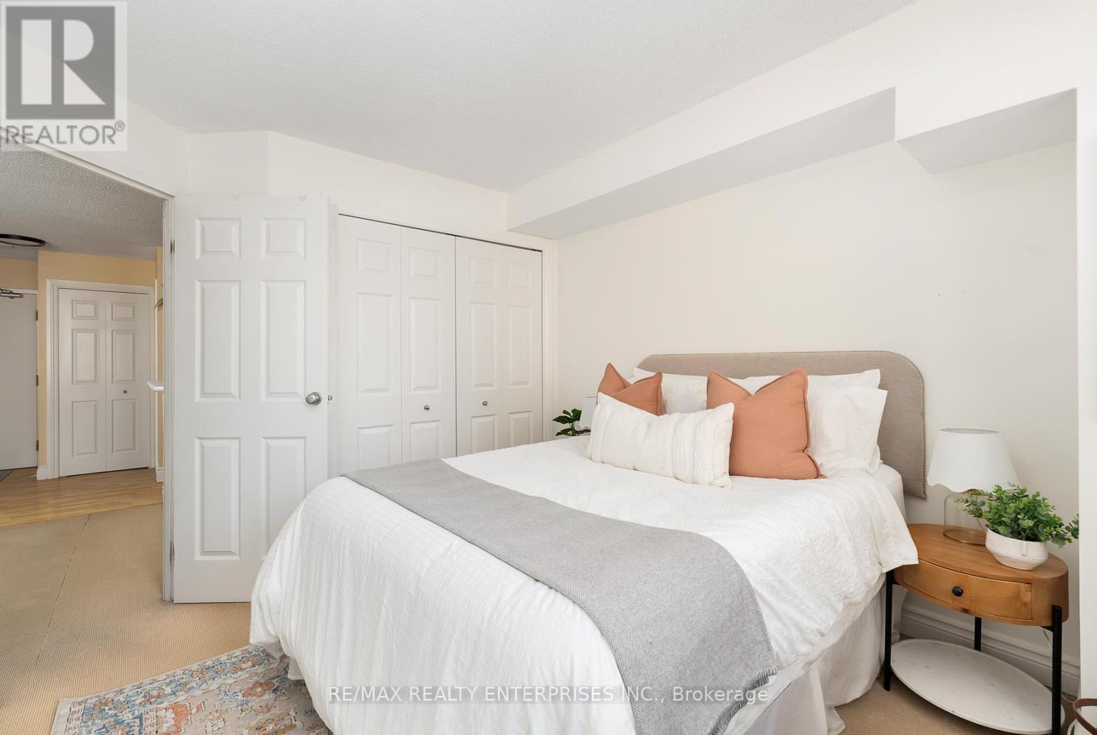 Photo 9 of 610 25 Grenville Street, Toronto ON