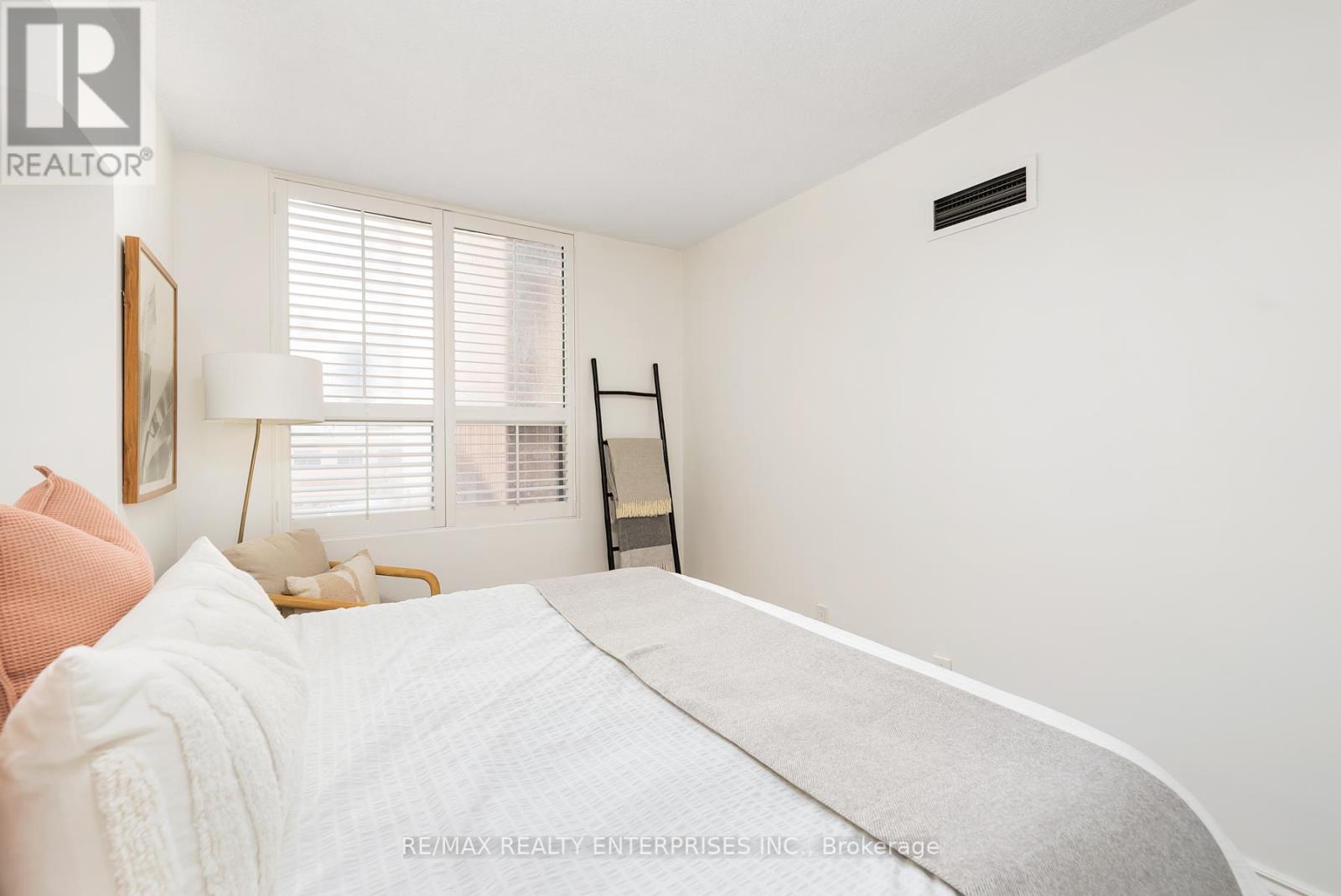 Photo 22 of 610 25 Grenville Street, Toronto ON