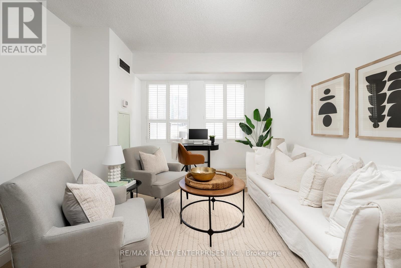 Photo 3 of 610 25 Grenville Street, Toronto ON